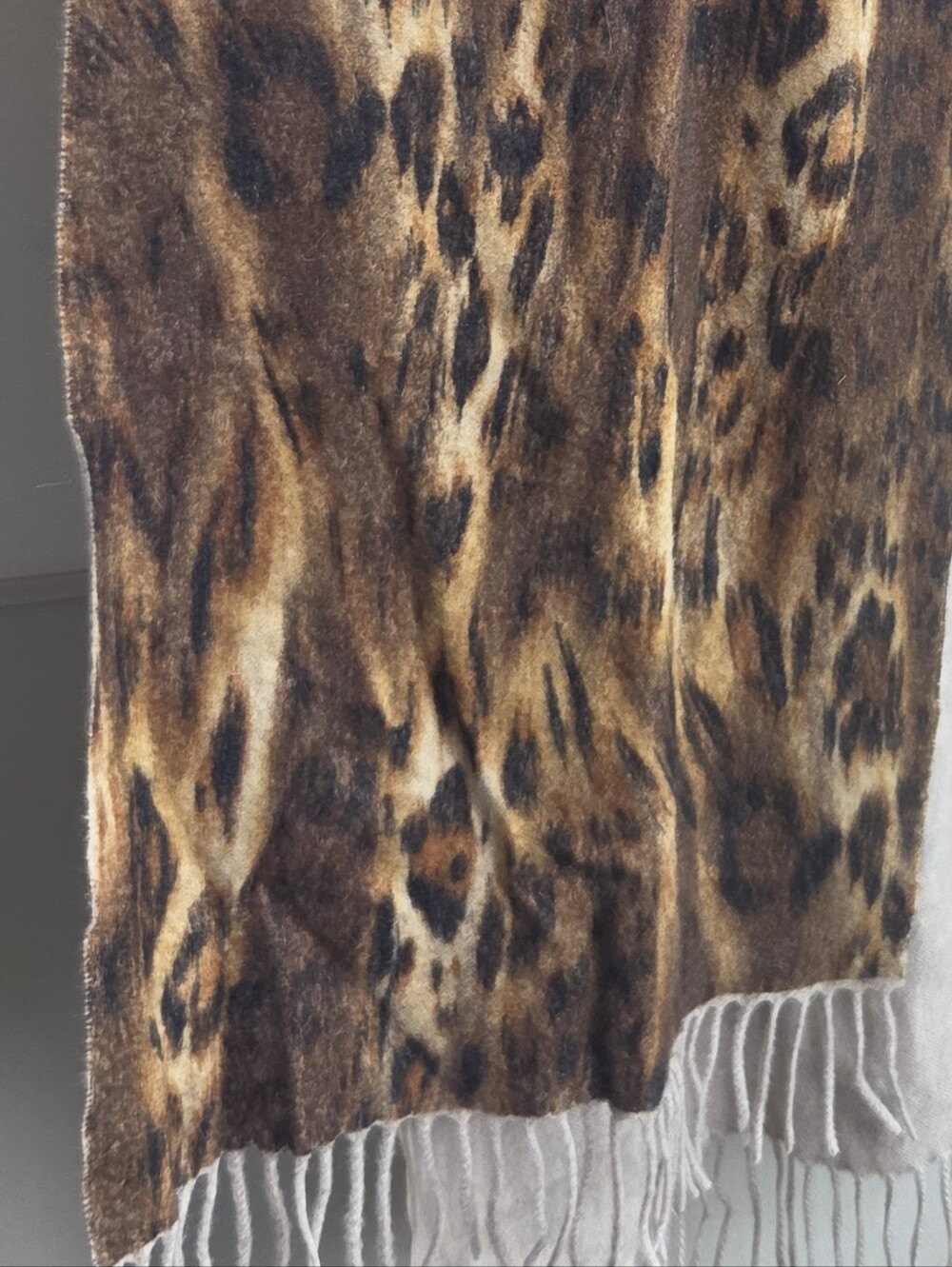 Leopard-Print 100 % Cashmere Scarf in Brown Tones